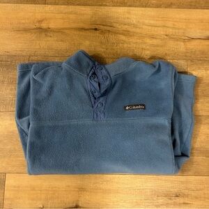 Cozy vintage blue Columbia fleece pullover